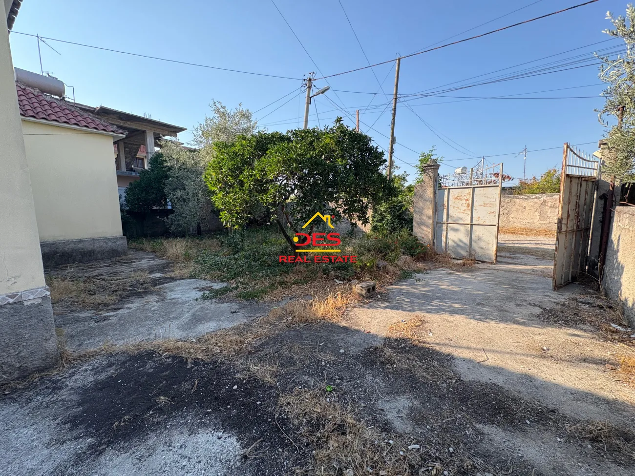 Shitet shtëpi private në çole, vlorë.