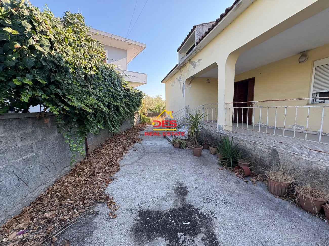 Shitet shtëpi private në çole, vlorë.