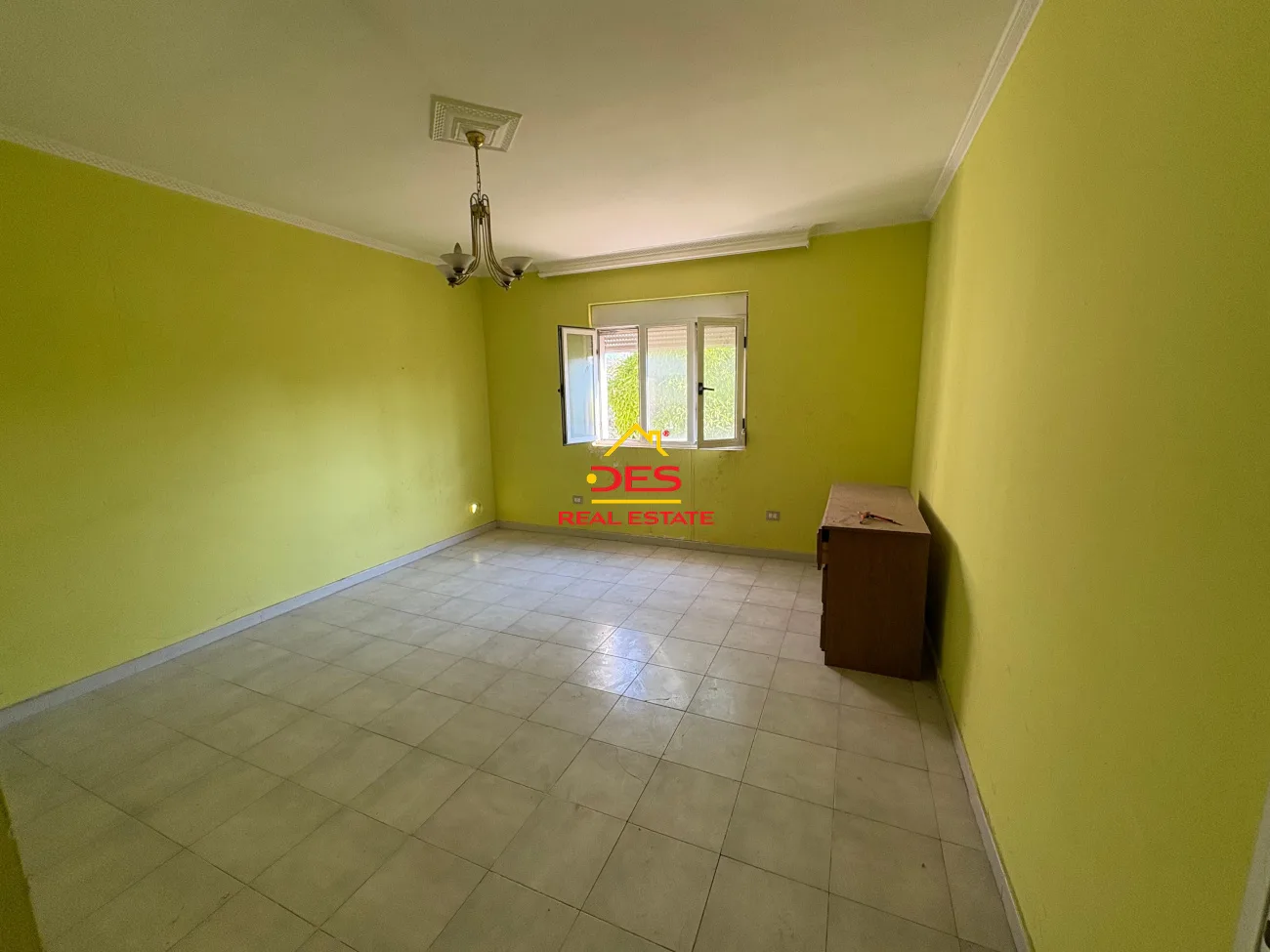 Shitet shtëpi private në çole, vlorë.