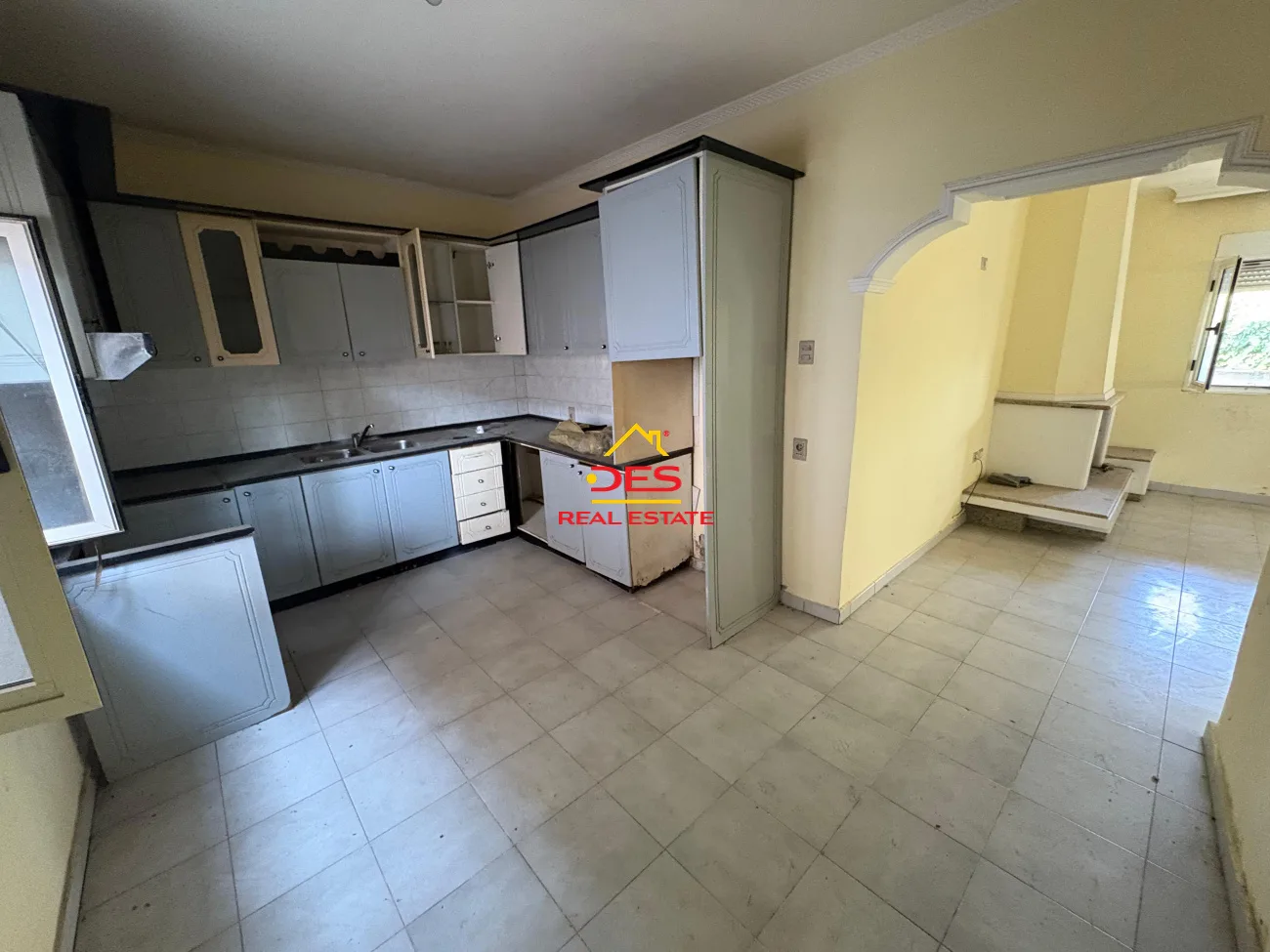 Shitet shtëpi private në çole, vlorë.