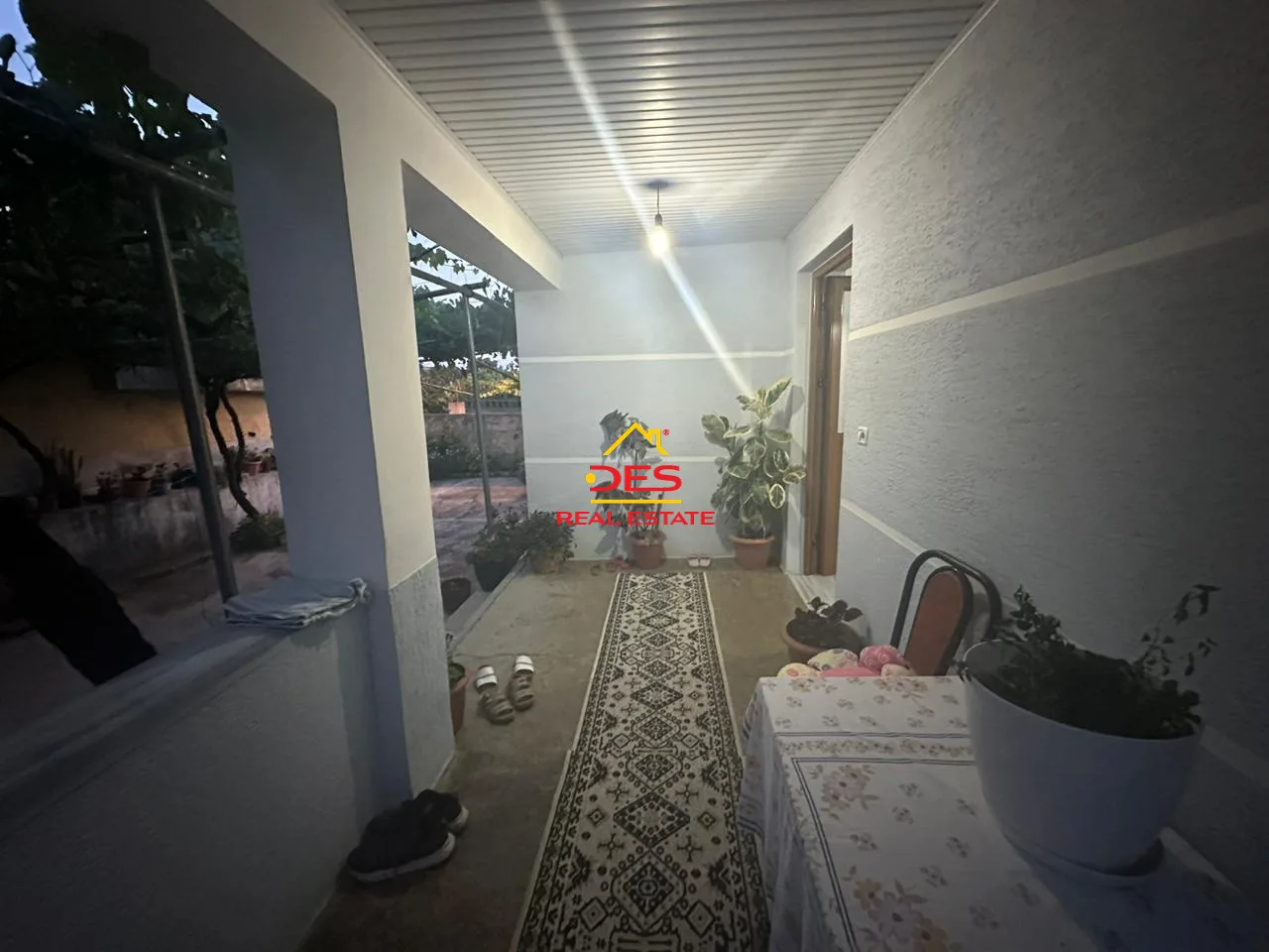 Shitet shtepi private + ambient biznesi ne delvine ,rusan