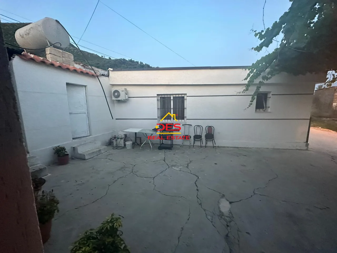Shitet shtepi private + ambient biznesi ne delvine ,rusan