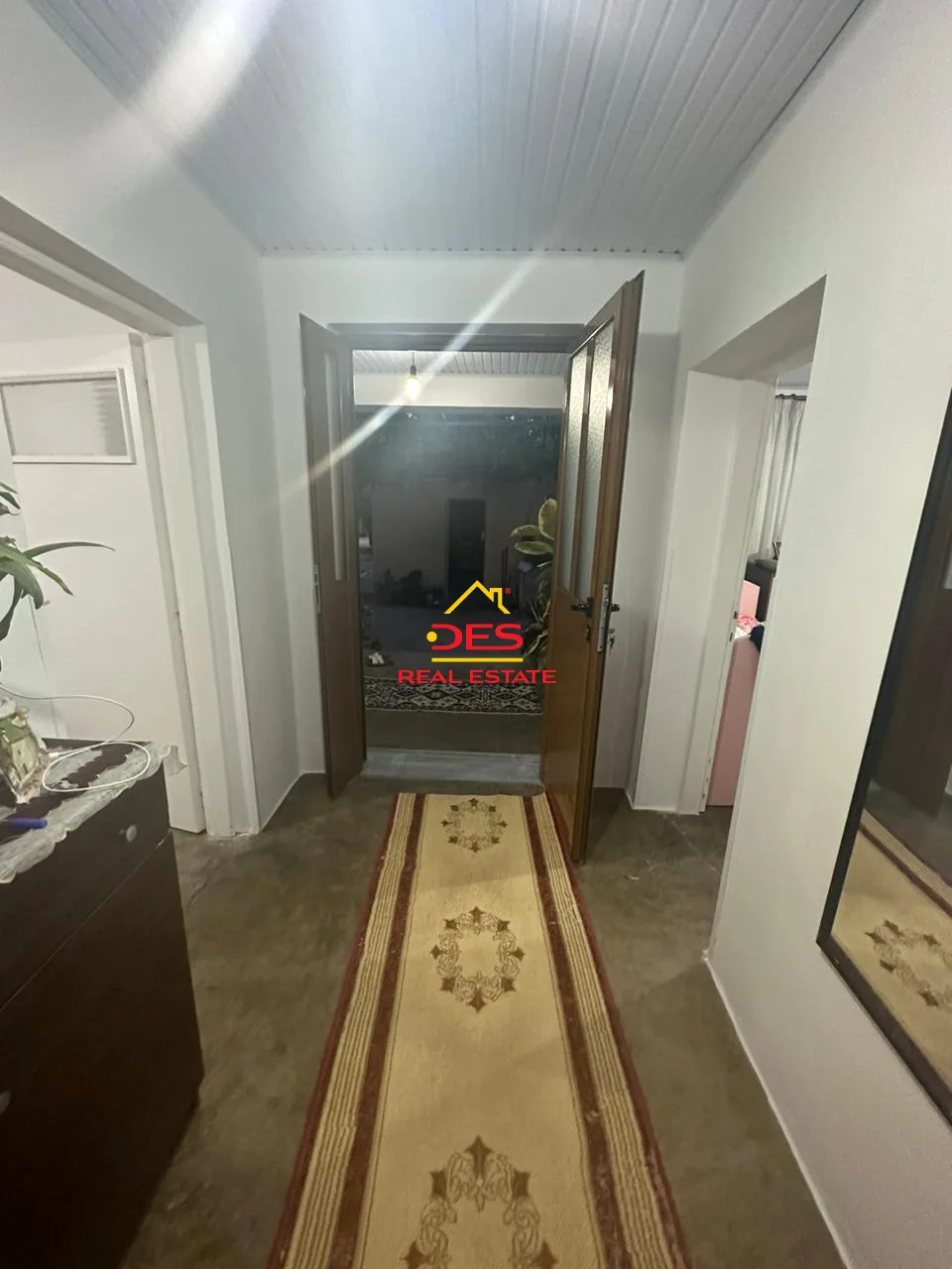 Shitet shtepi private + ambient biznesi ne delvine ,rusan