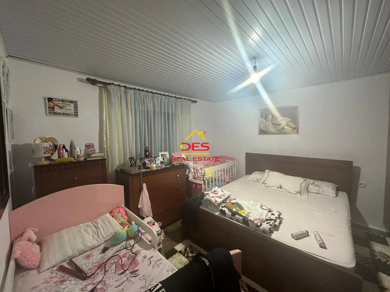 Shitet shtepi private + ambient biznesi ne delvine ,rusan