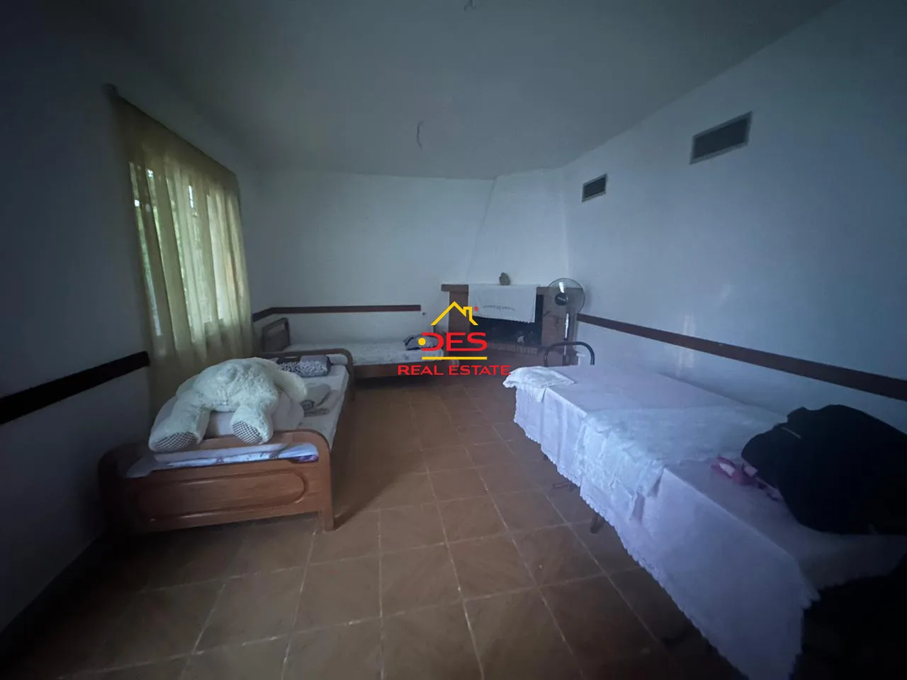 Shitet shtepi private + ambient biznesi ne delvine ,rusan