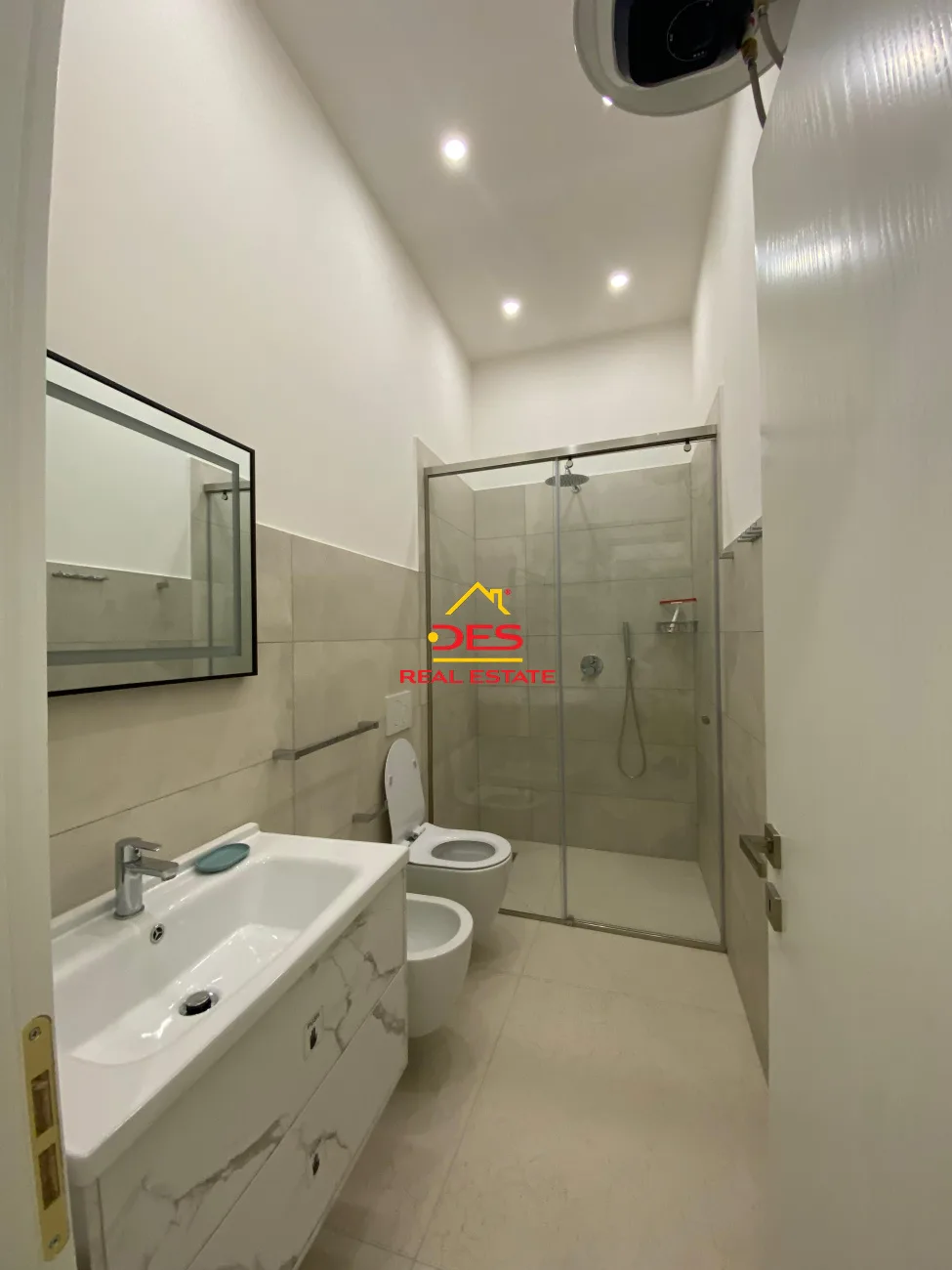 Shitet apartament 1+1 në qëndër,orikum