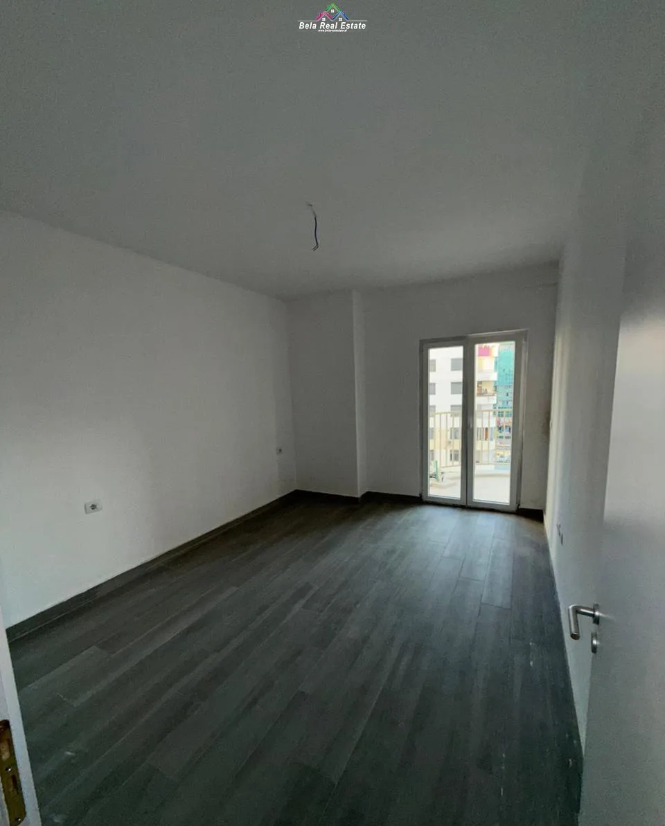 Zyre Me Qera Tek Zogu I Zi (ID BZ2975) Tirane