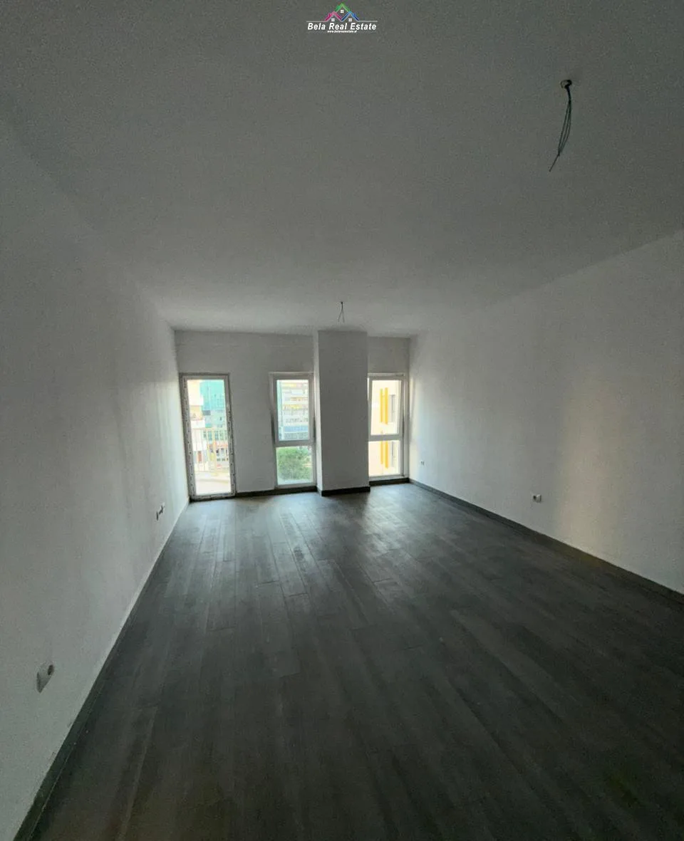Zyre Me Qera Tek Zogu I Zi (ID BZ2975) Tirane