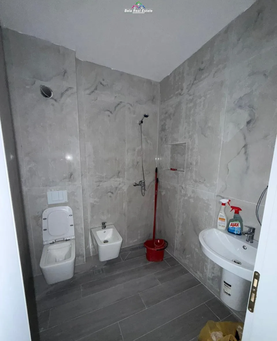 Zyre Me Qera Tek Zogu I Zi (ID BZ2975) Tirane