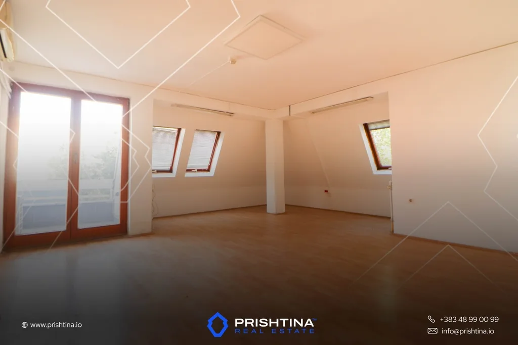 Shtëpi me qira 320m² në Pejton