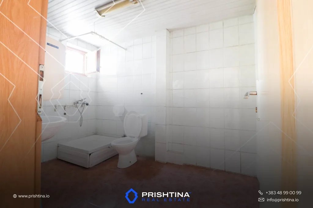Shtëpi me qira 320m² në Pejton