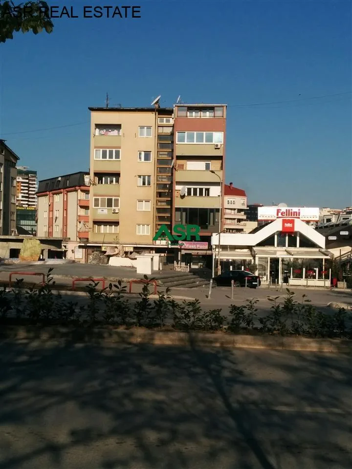 Lëshohet banesa me #qira në lagjen qender, tre sheshira