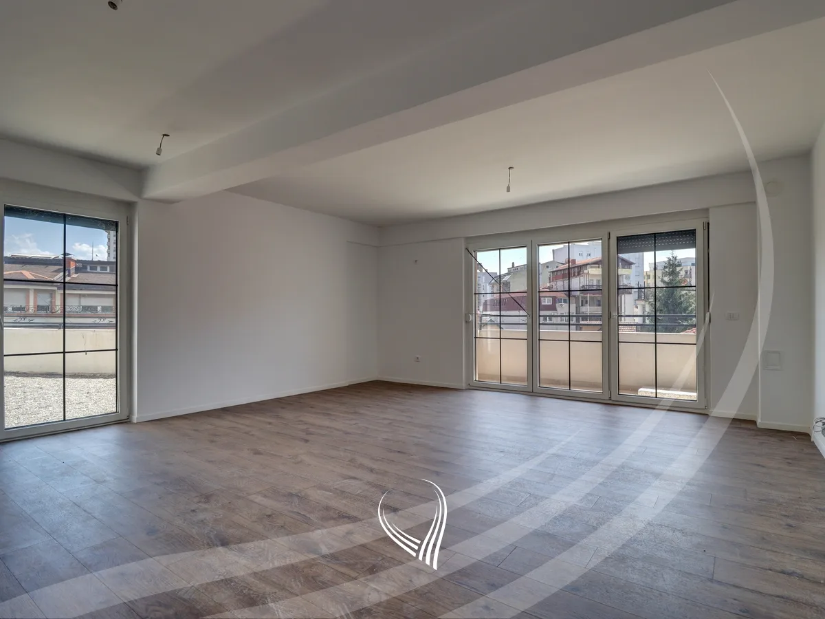 Zyre 133m2 + 58m2 terasë me qira në lagjen Tophane – Orhidea