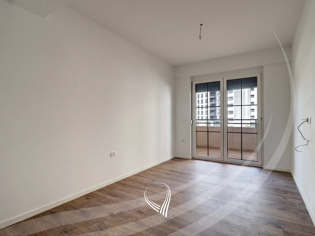 Zyre 133m2 + 58m2 terasë me qira në lagjen Tophane – Orhidea