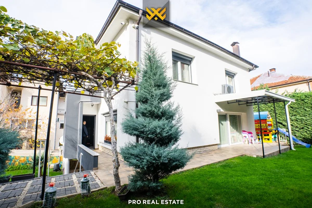 Shtëpi 300m² për #SHITJE në Velani