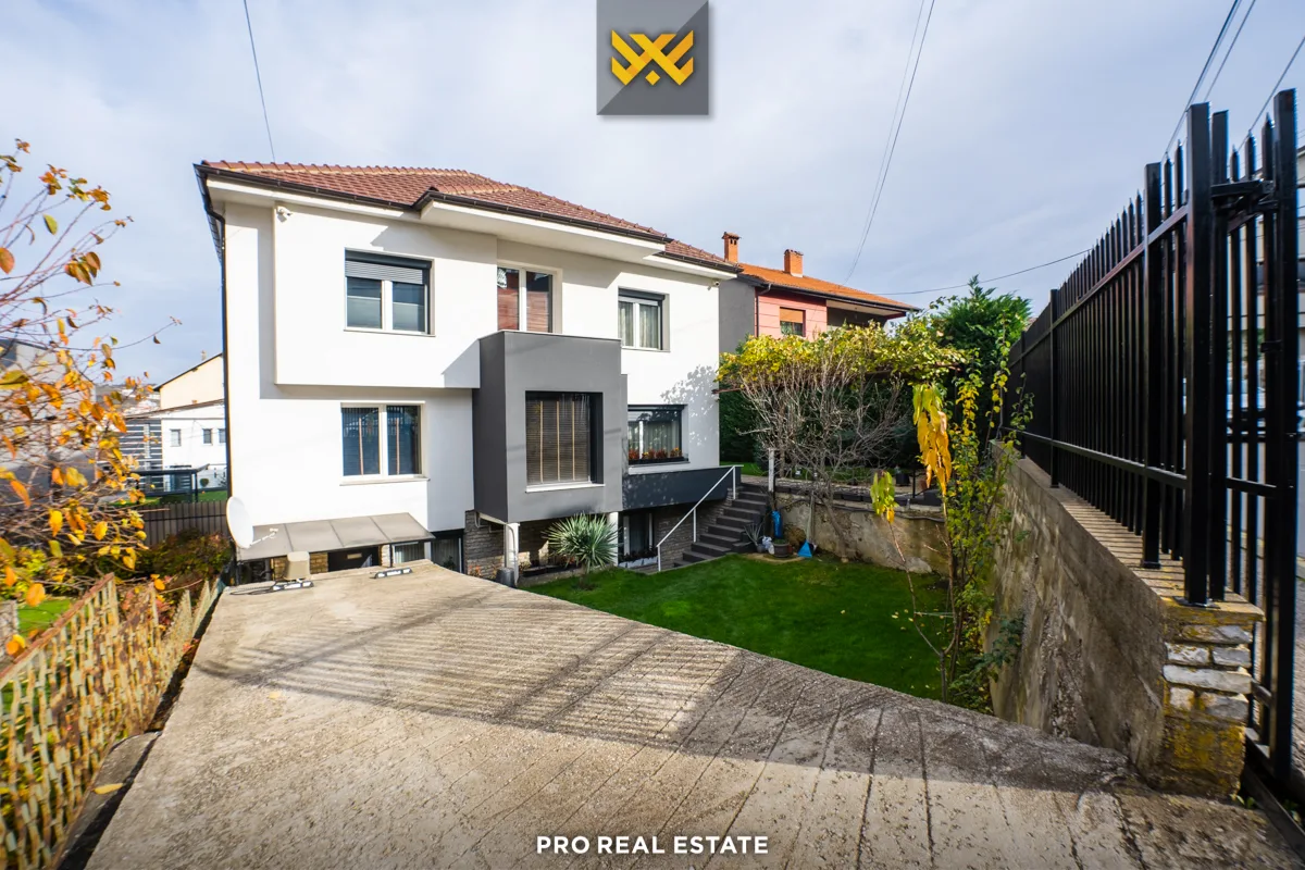 Shtëpi 300m² për #SHITJE në Velani