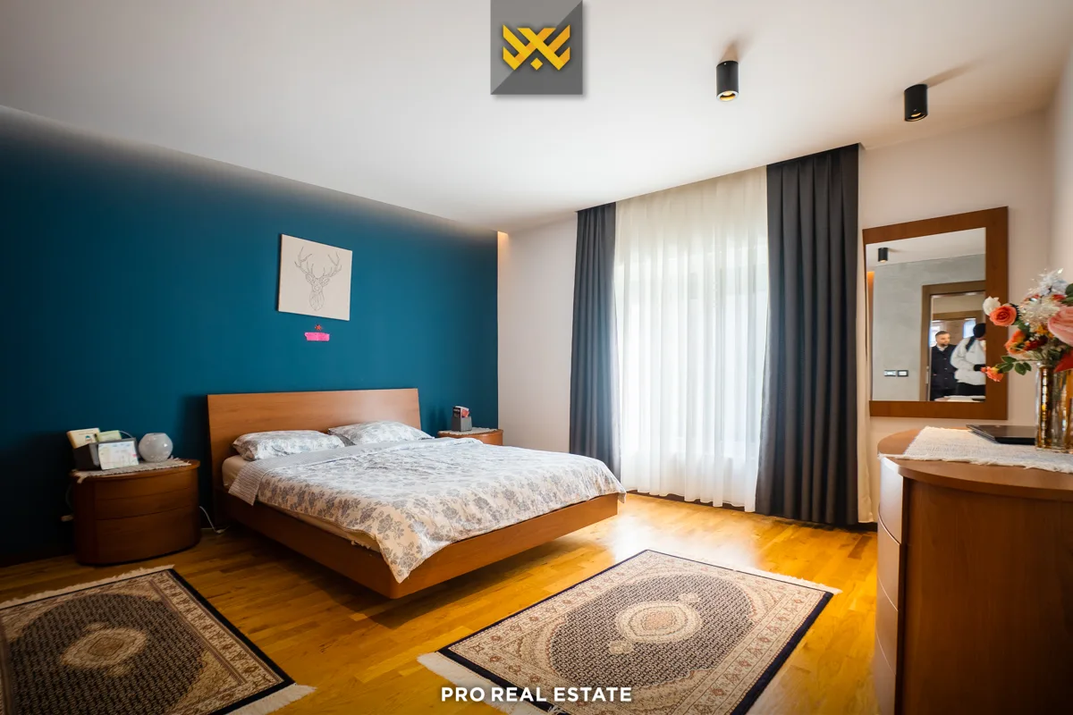 Shtëpi 300m² për #SHITJE në Velani