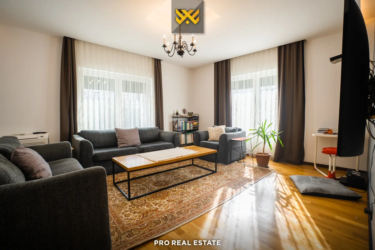 Shtëpi 300m² për #SHITJE në Velani