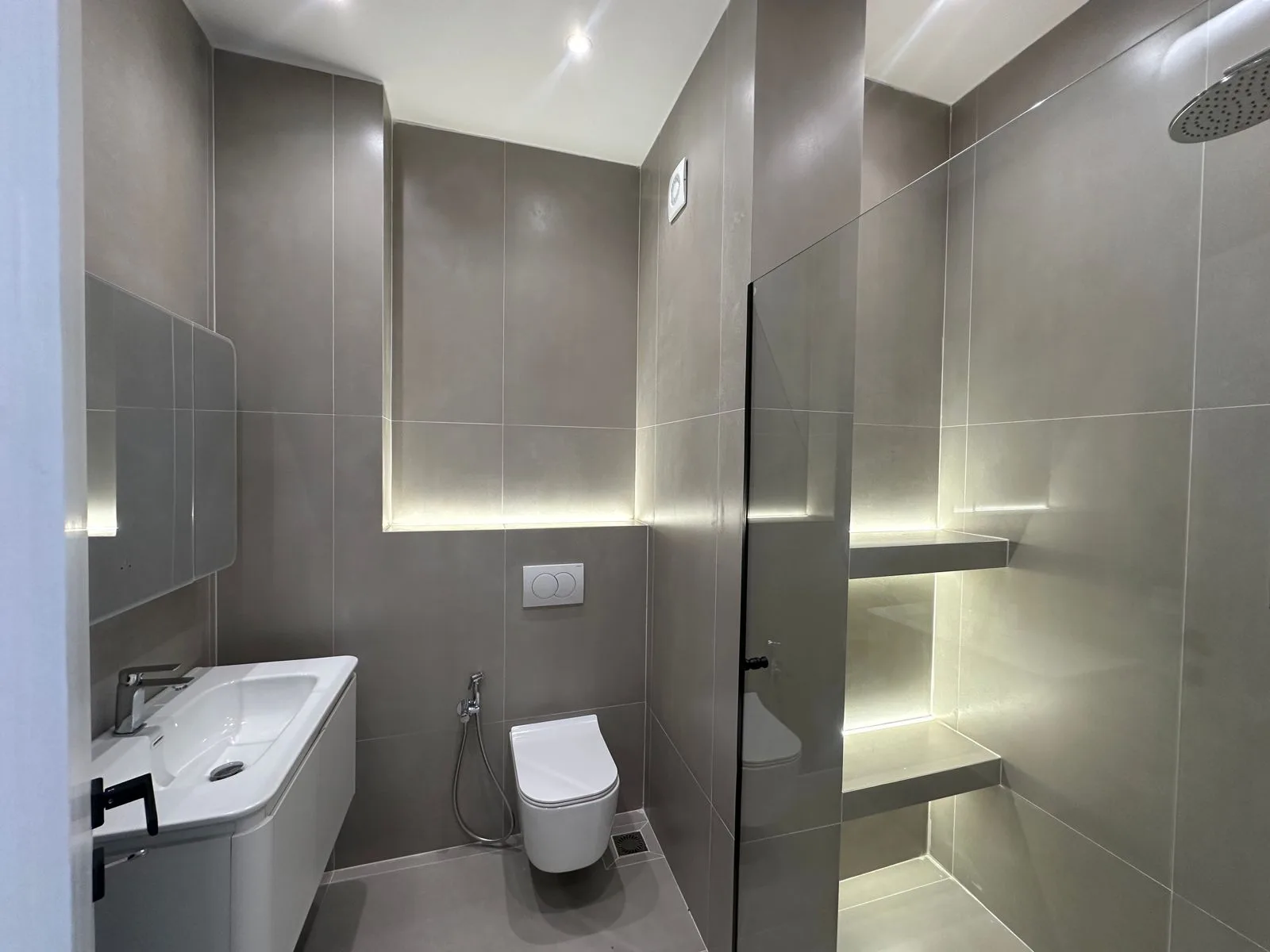 Zyre me Qera 1+1 tek Stacioni i Trenit (ID BZ2668) Tirane