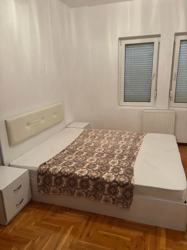 Banesë me qira 2+1 në Fushë Kosovë