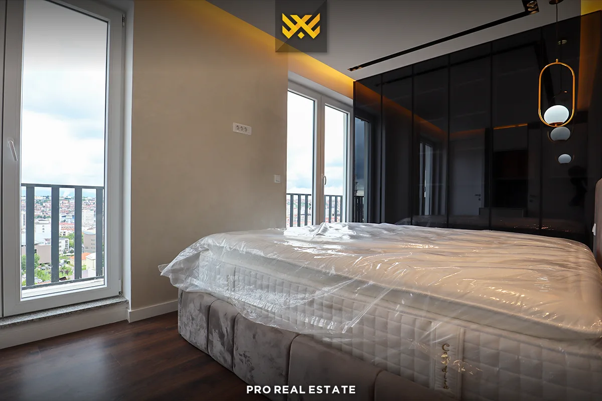 Banesë / Penthouse 130m² + 50m² për #SHITJE në Lagjen e Muhaxherëve.