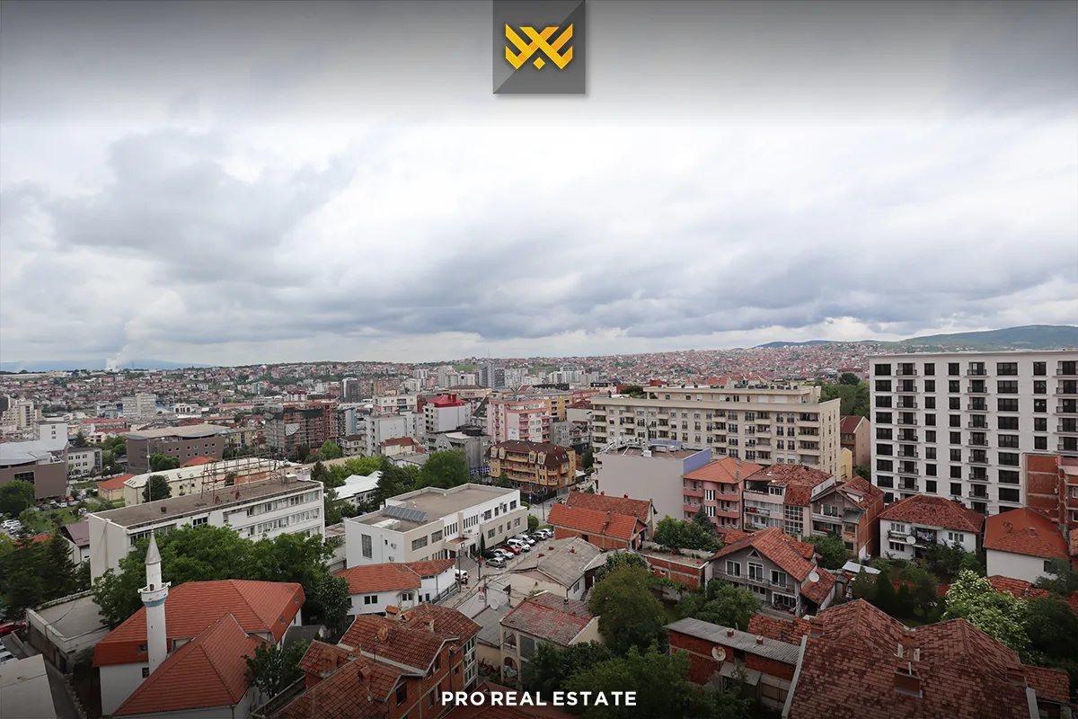 Banesë / Penthouse 130m² + 50m² për #SHITJE në Lagjen e Muhaxherëve.