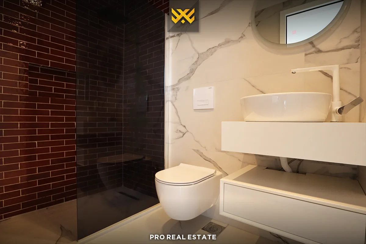 Banesë / Penthouse 130m² + 50m² për #SHITJE në Lagjen e Muhaxherëve.
