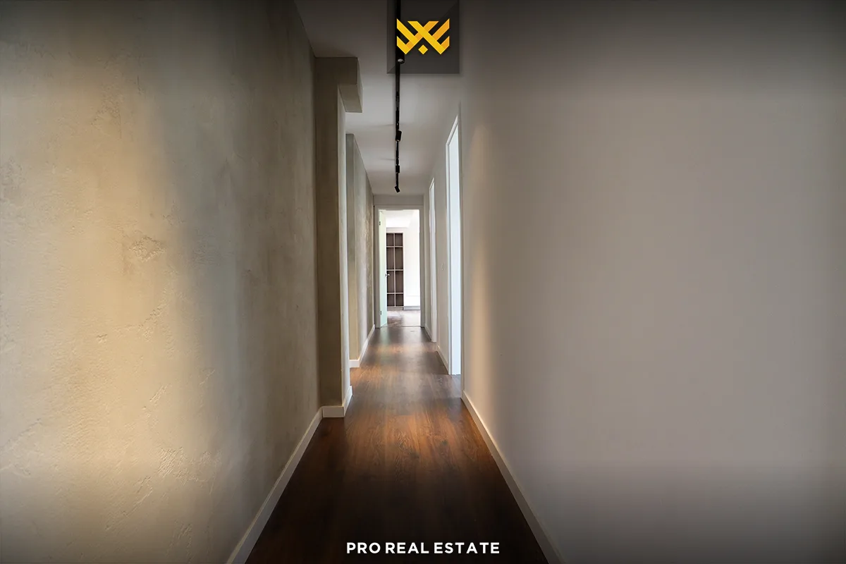 Banesë / Penthouse 130m² + 50m² për #SHITJE në Lagjen e Muhaxherëve.