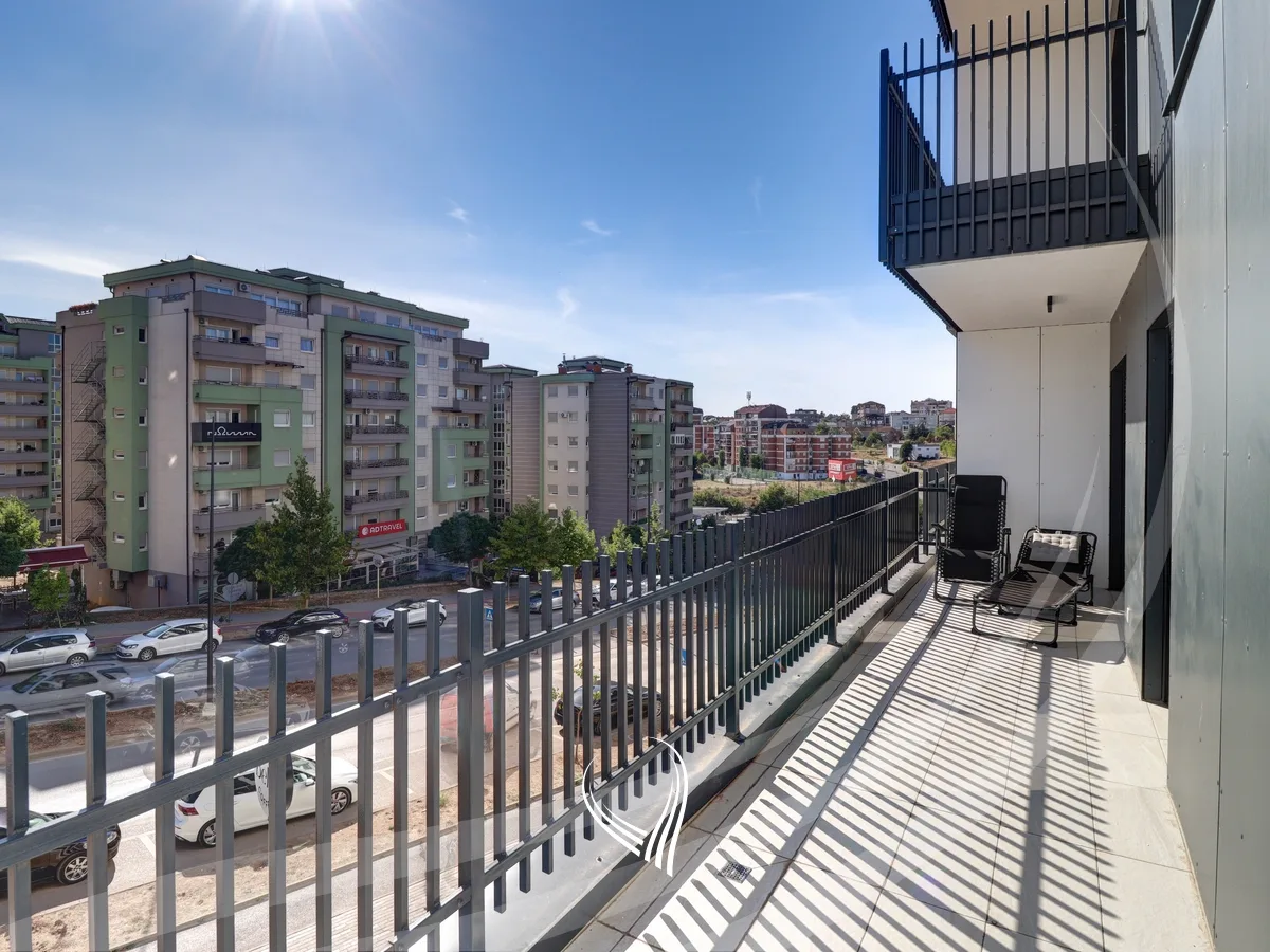 Zyre me 6 dhoma pune me qira në lagjen Mati 1 – Rruga C
