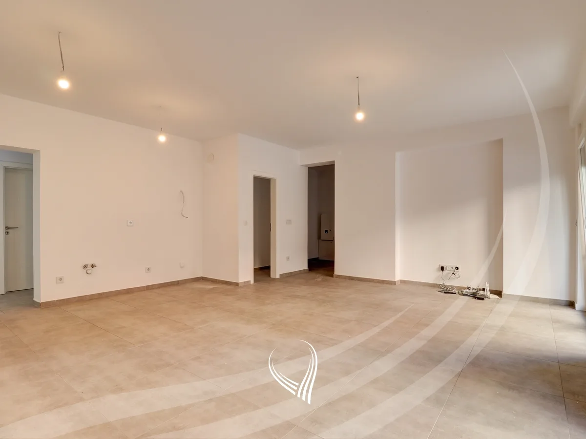 Zyre me 6 dhoma pune me qira në lagjen Mati 1 – Rruga C