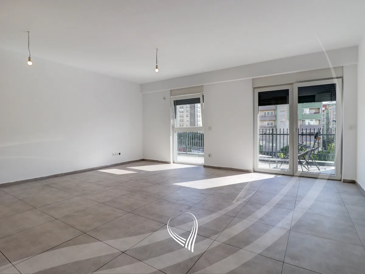 Zyre me 6 dhoma pune me qira në lagjen Mati 1 – Rruga C
