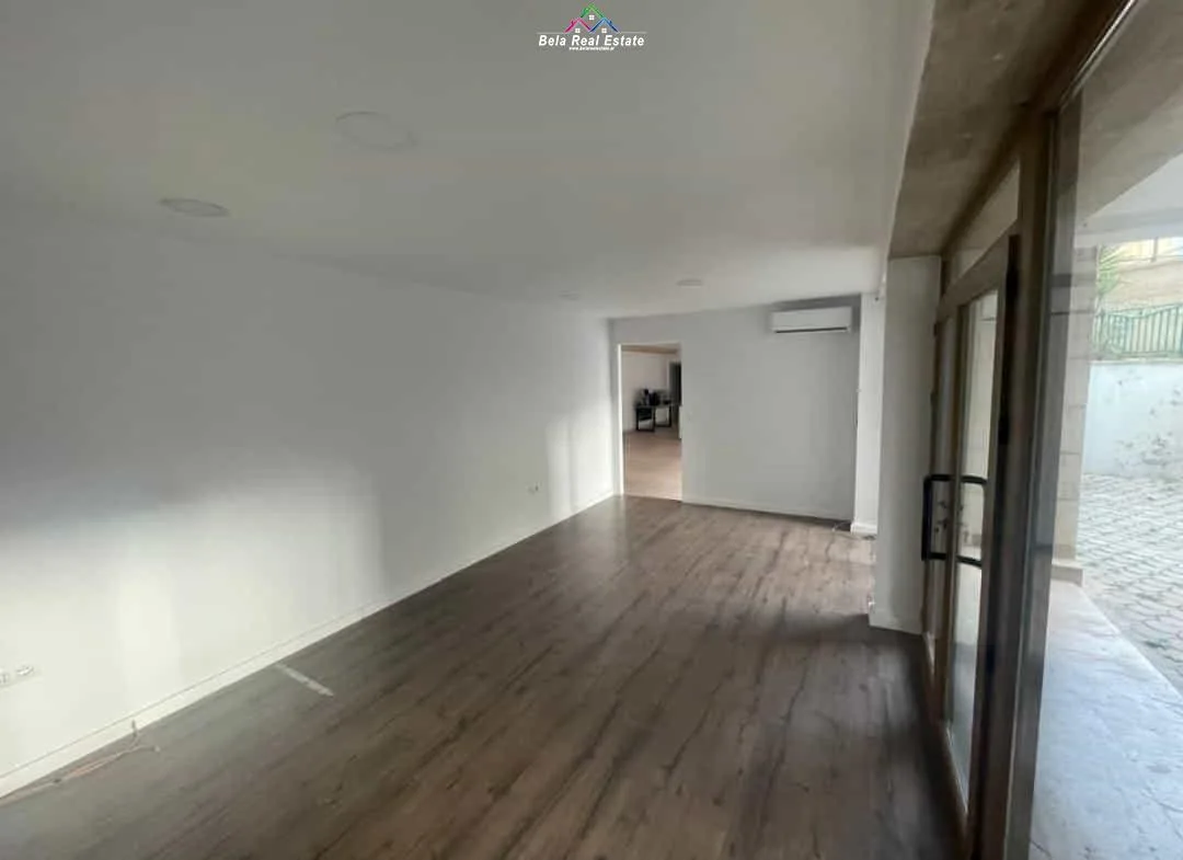 Dyqan Me Qera Tek Pazari i ri ( ID BD21805) Tirane