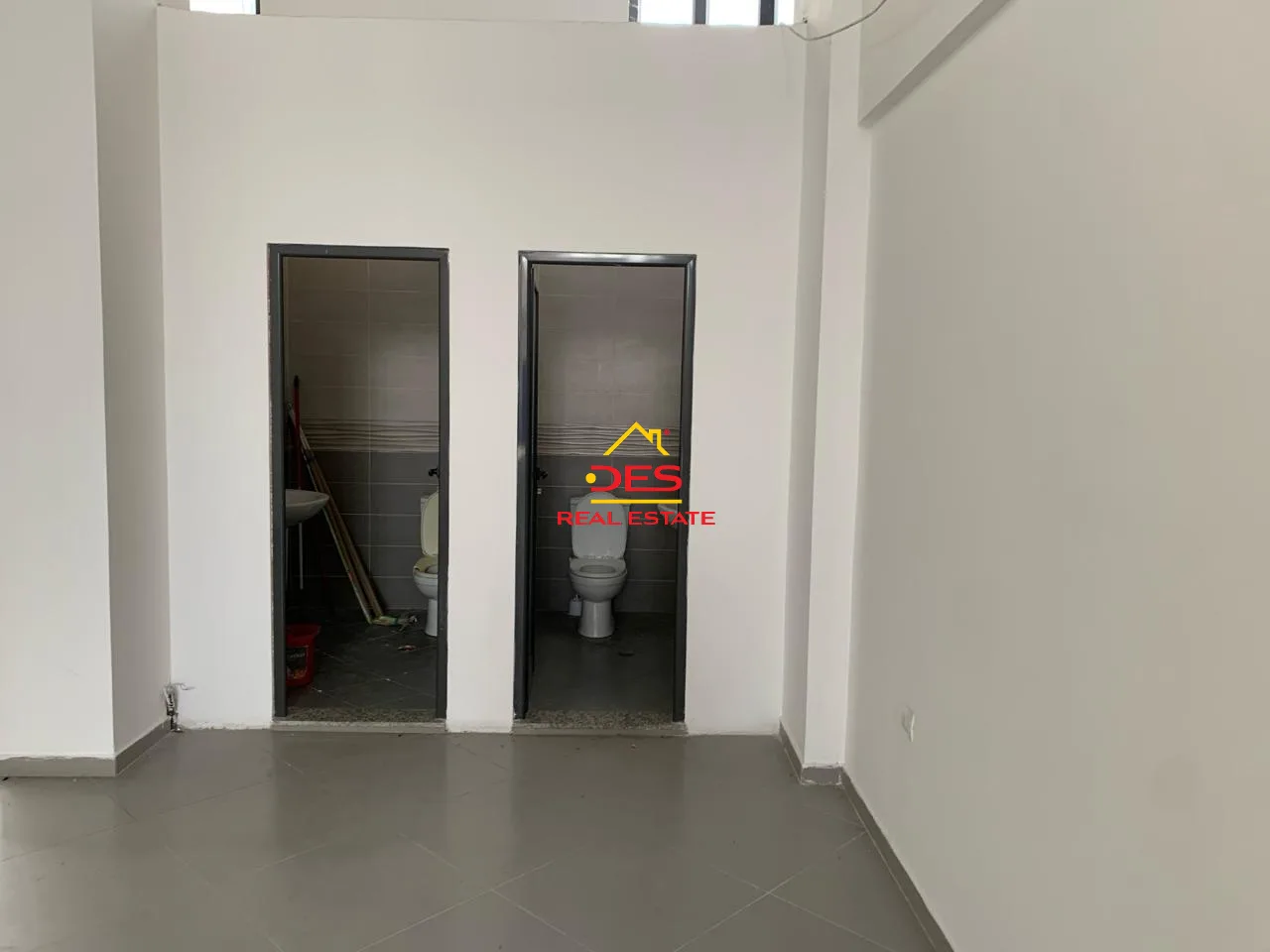 Shitet ambjent biznesi në qendër të qytetit, elbasan.