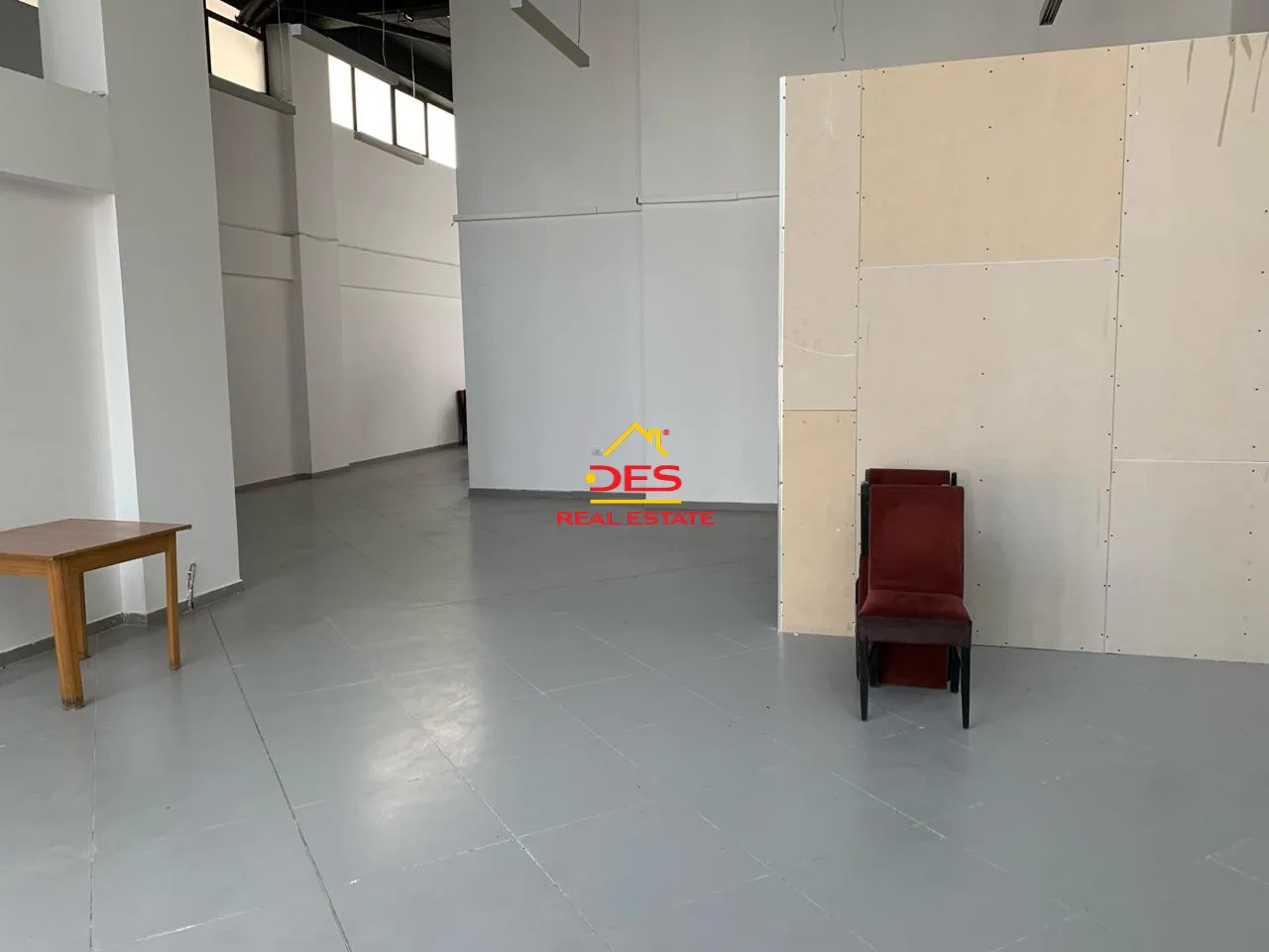 Shitet ambjent biznesi në qendër të qytetit, elbasan.