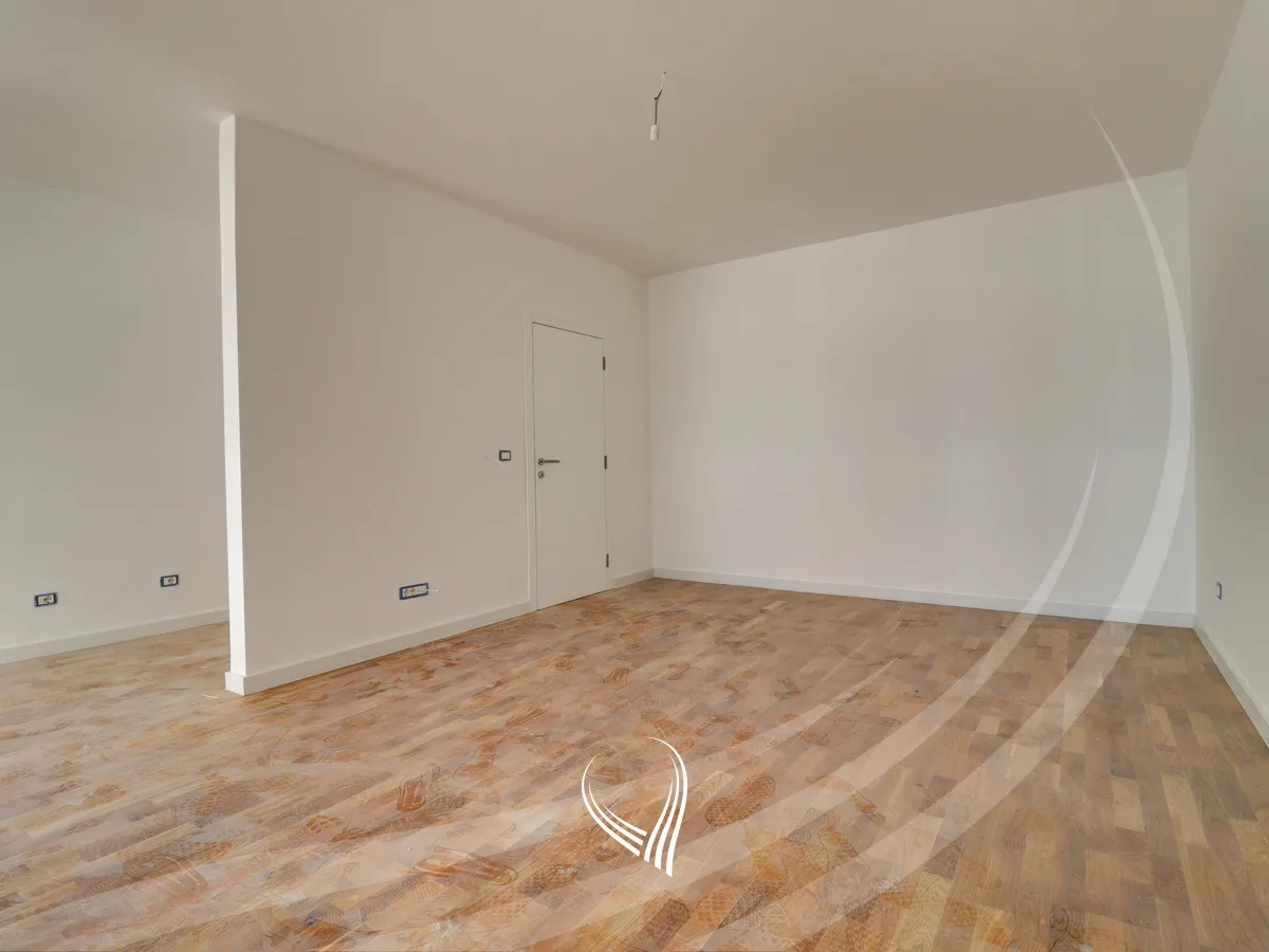 Banesë me 1 dhomë gjumi në shitje në lagjen Kalabria – Emshir