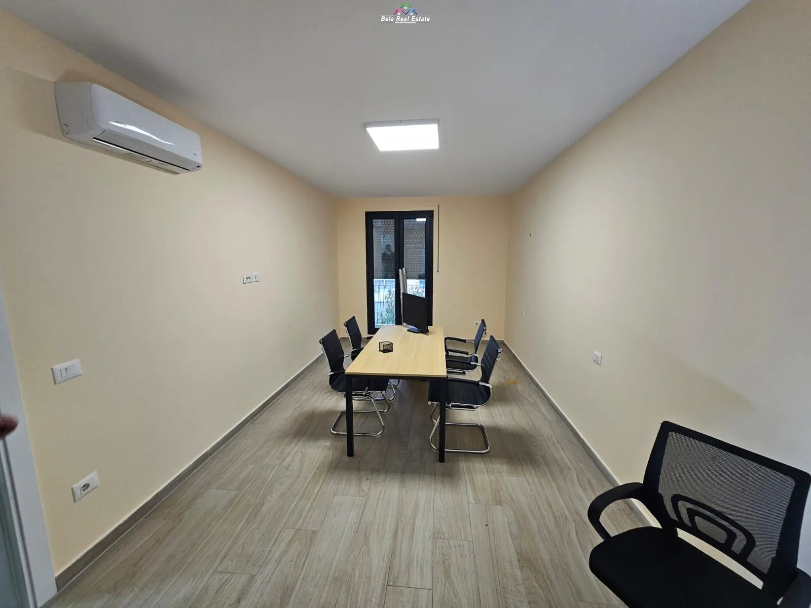 Zyre me Qera 2+1 tek Kompleksi Zirkon (ID BZ2746) Tirane