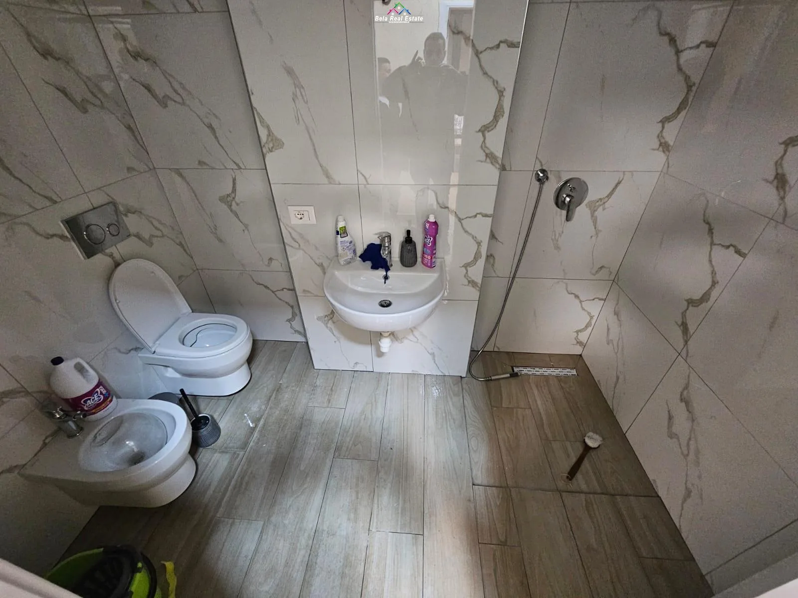 Zyre me Qera 2+1 tek Kompleksi Zirkon (ID BZ2746) Tirane