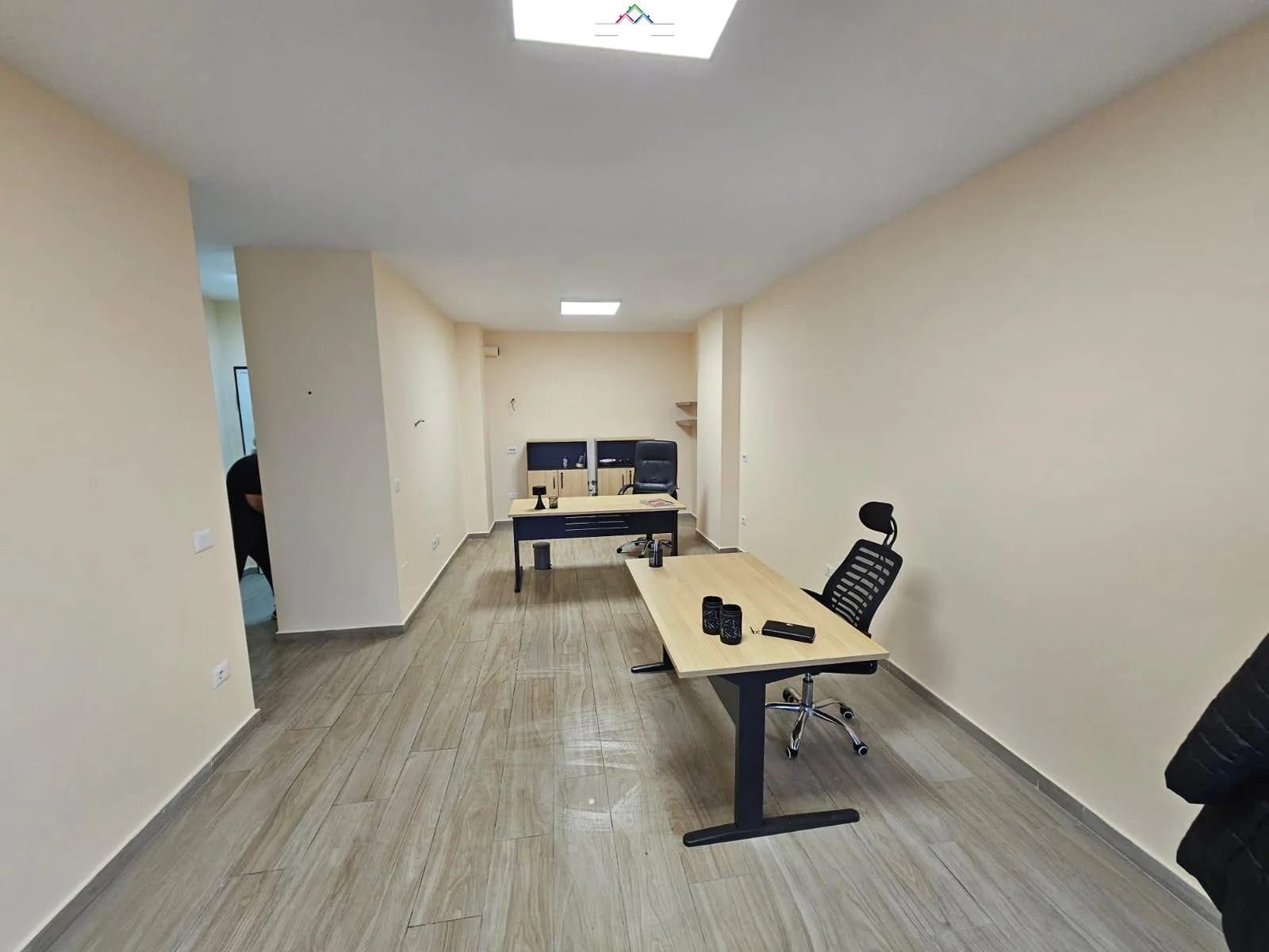 Zyre me Qera 2+1 tek Kompleksi Zirkon (ID BZ2746) Tirane