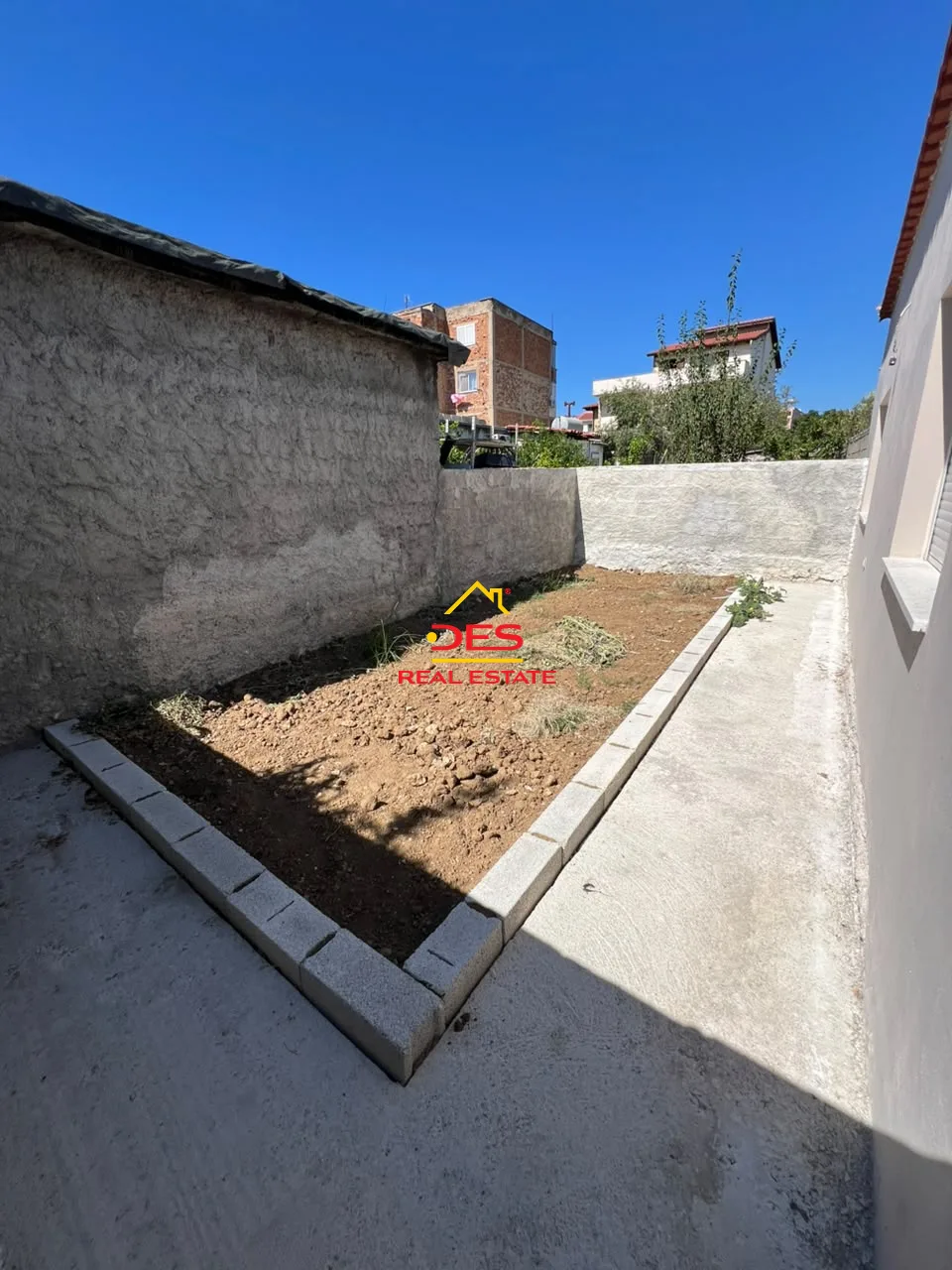 Jepet me qira shtëpi private në çole, vlorë.