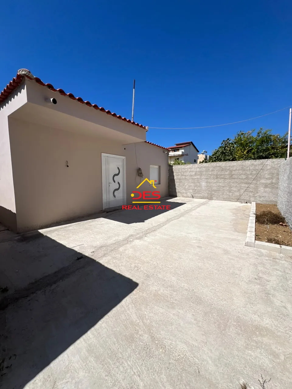 Jepet me qira shtëpi private në çole, vlorë.