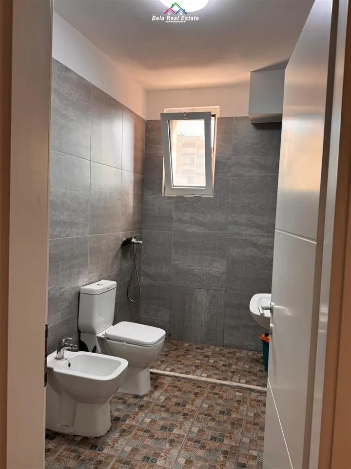 Zyre Me Qera prane Rruges se Elbasanit (ID BZ2691) Tirane