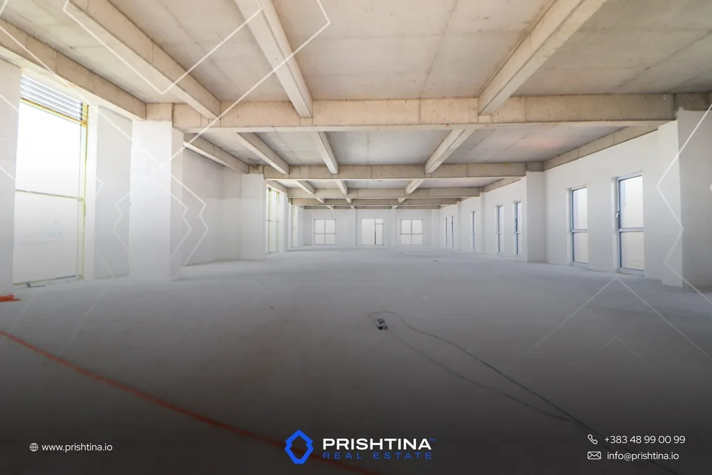 Lokal me qira 437.2m² + 222m² terasë në Çagllavicë