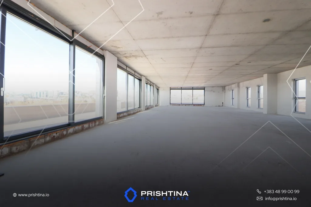 Lokal me qira 437.2m² + 222m² terasë në Çagllavicë