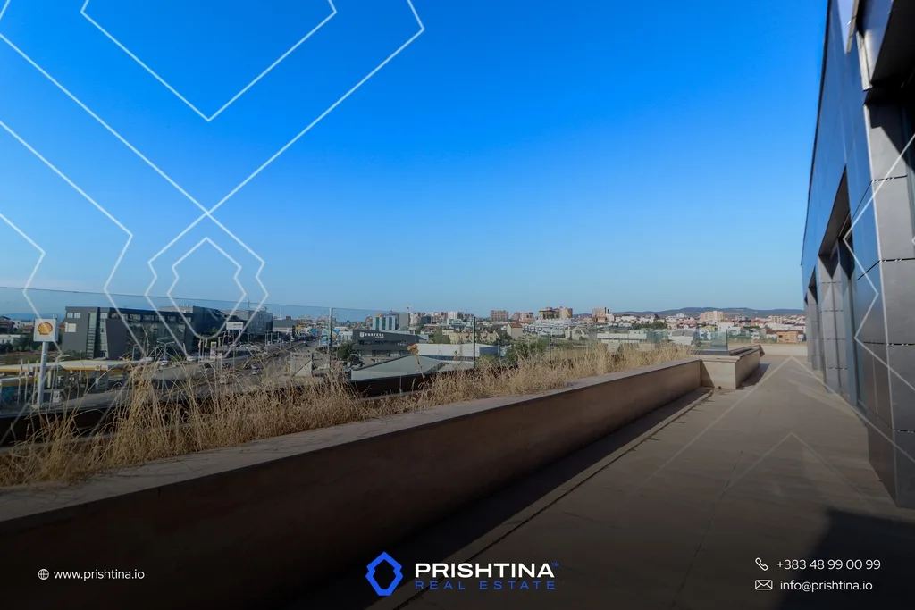 Lokal me qira 437.2m² + 222m² terasë në Çagllavicë