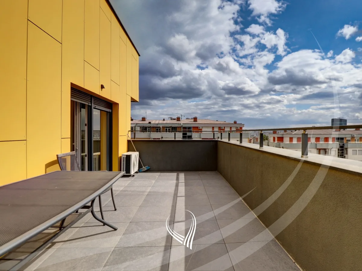 Penthouse me 3 dhoma gjumi me qira në lagjen Arbëria-Dragodan