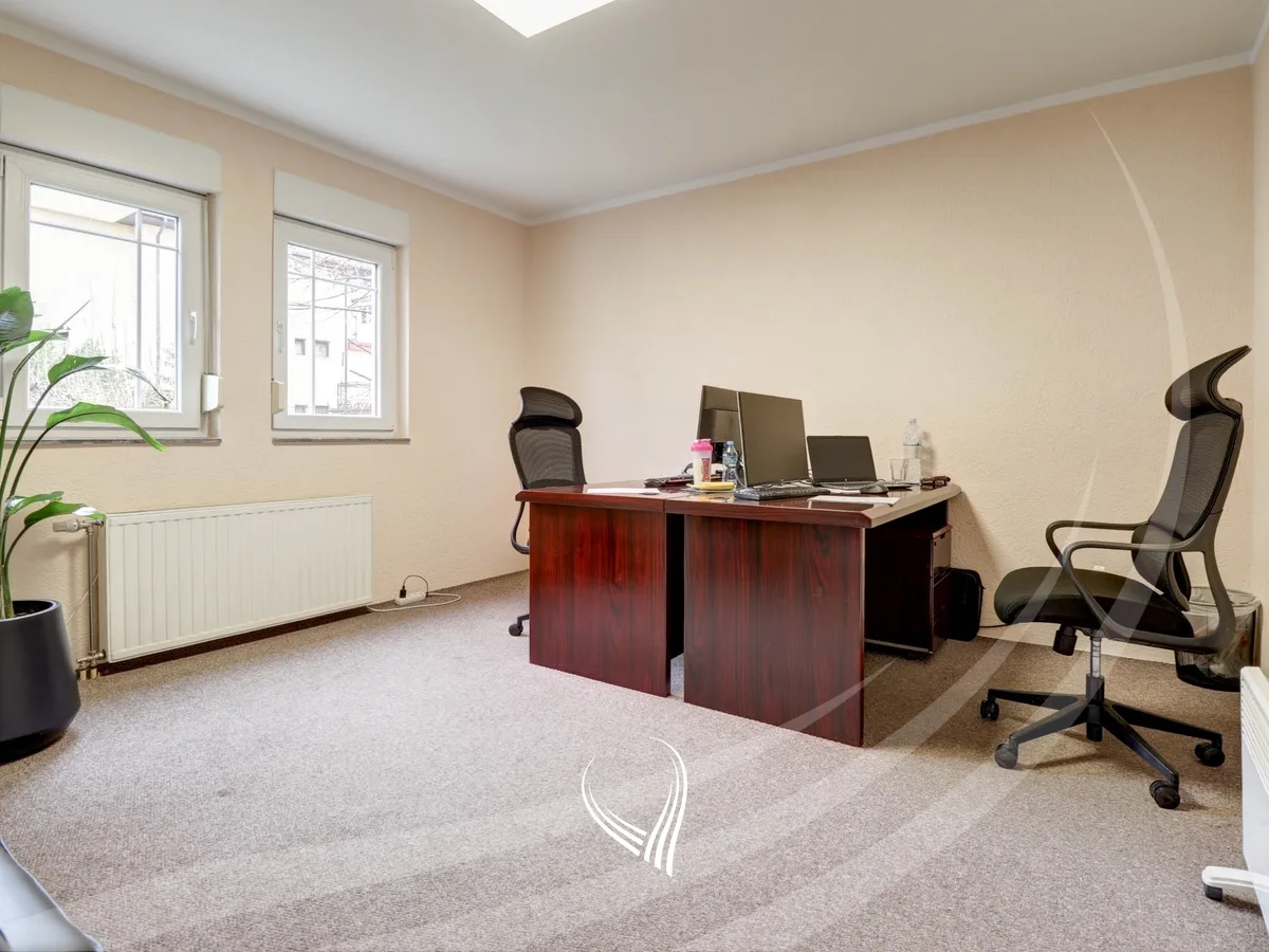 Shtëpi 700m2 në shitje në lagjen Velania