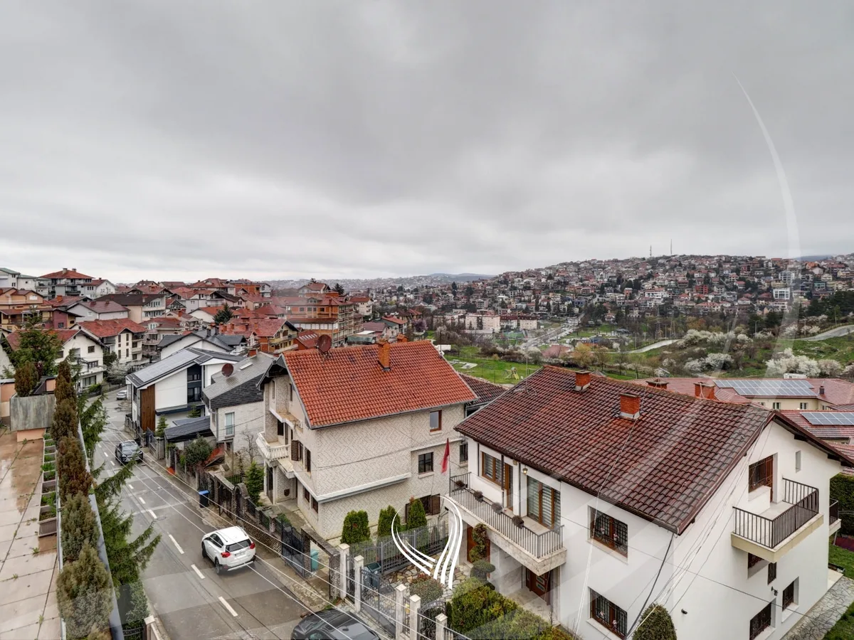 Shtëpi 700m2 në shitje në lagjen Velania