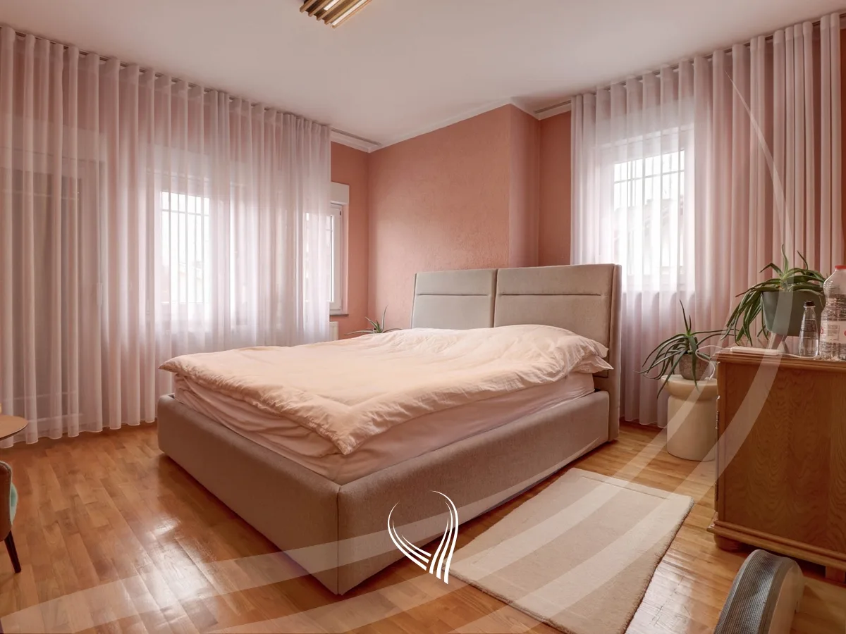Shtëpi 700m2 në shitje në lagjen Velania