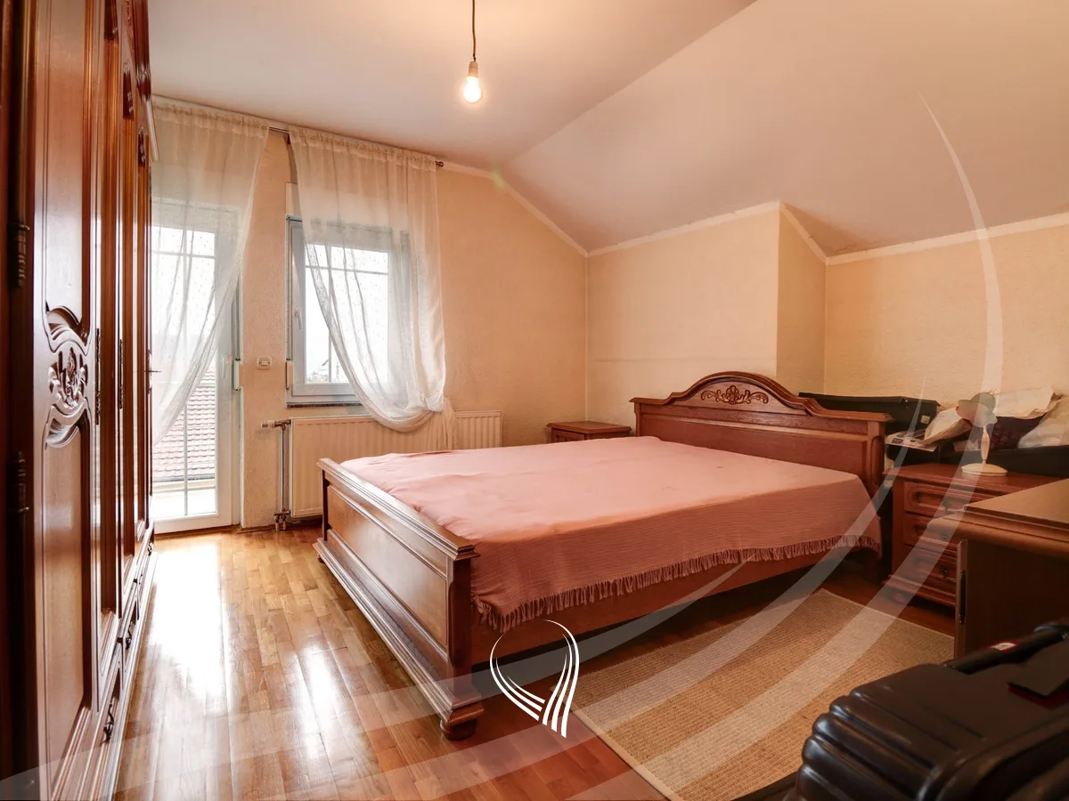 Shtëpi 700m2 në shitje në lagjen Velania