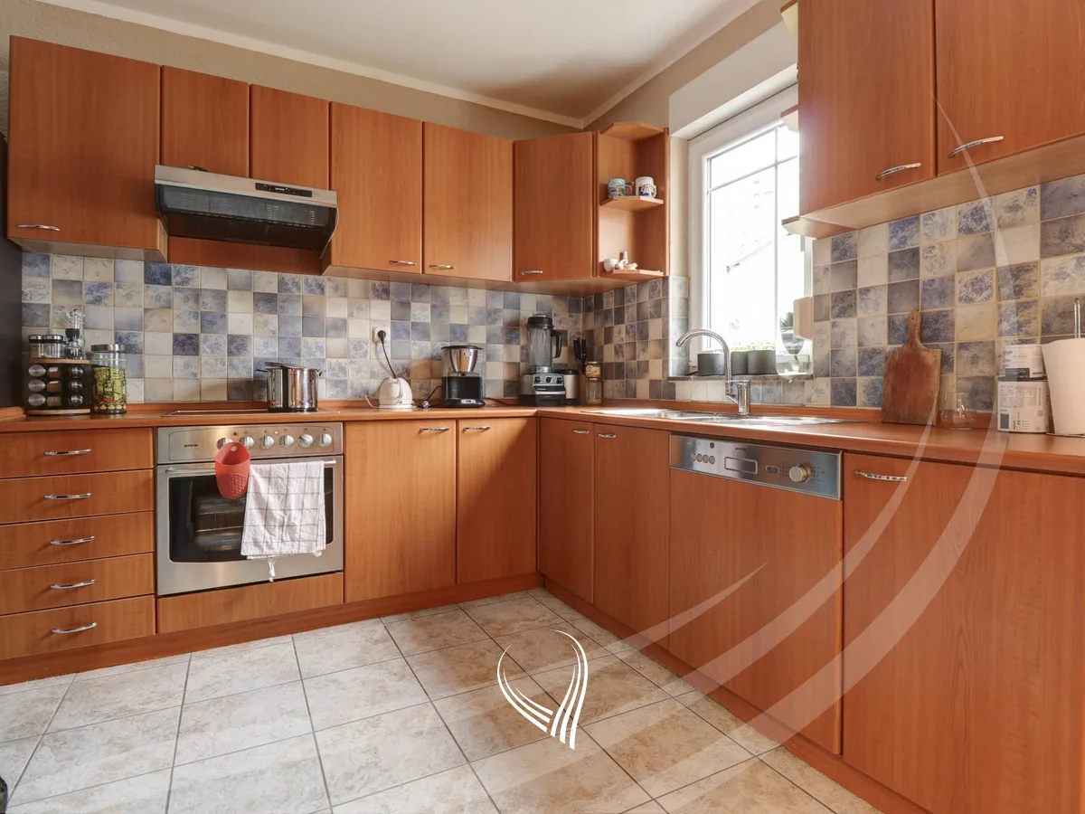 Shtëpi 700m2 në shitje në lagjen Velania